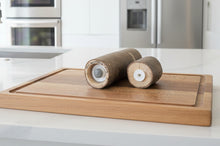 Hand Picked 23 cm/9-in Oak Cottage Mill® with CrushGrind®